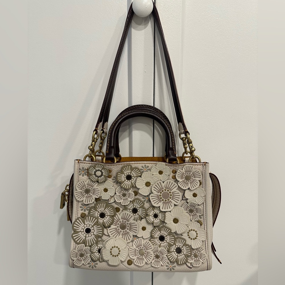 COACH 1941 Tea Rose Applique Rogue Bag - Picture 2 of 16